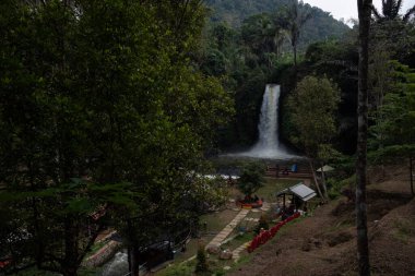 Kuningan Batı Java, çağlayan şelaleleri olan güzel manzara.