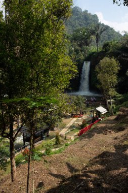 Kuningan Batı Java, çağlayan şelaleleri olan güzel manzara.