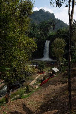 Kuningan Batı Java, çağlayan şelaleleri olan güzel manzara.