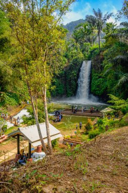 Kuningan Batı Java, çağlayan şelaleleri olan güzel manzara.