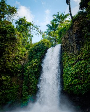 Kuningan Batı Java, çağlayan şelaleleri olan güzel manzara.