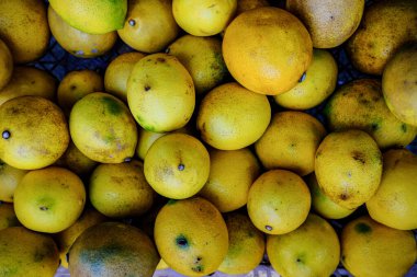 Piyasada limonlar yaygın olarak bulunmaktadır