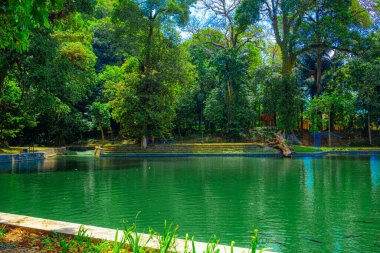 Kuningan şehirlerinden birinde su turizminin portresi
