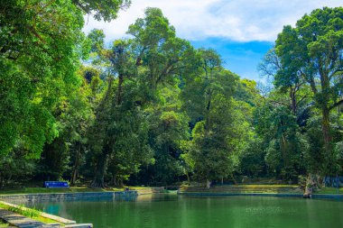 Kuningan şehirlerinden birinde su turizminin portresi