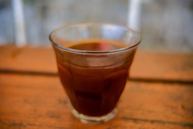 İçmeye hazır bir fincan sade kahve.