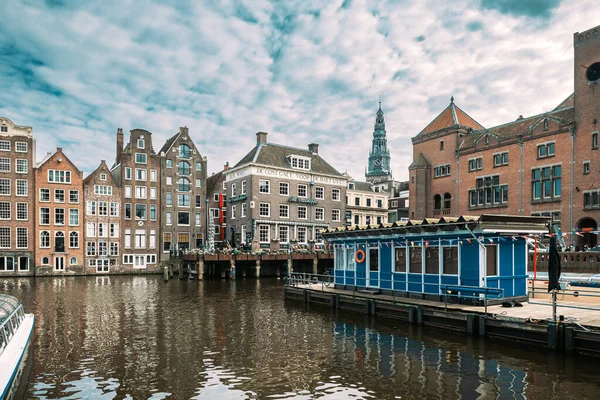 April 2023 Kanaler Och Gator Med Levande Livsstil Amsterdam Nederländerna Royaltyfria Stockbilder