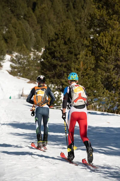 Grandvalira Andorra 2023 Março Homens Fazendo Montanhismo Esqui Nas Montanhas — Fotografia de Stock