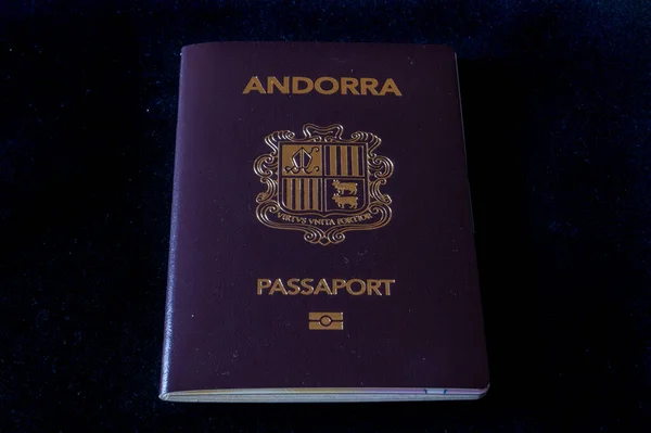 Διαβατήριο Του Πριγκιπάτου Της Ανδόρας Μαύρο Φόντο — Φωτογραφία Αρχείου