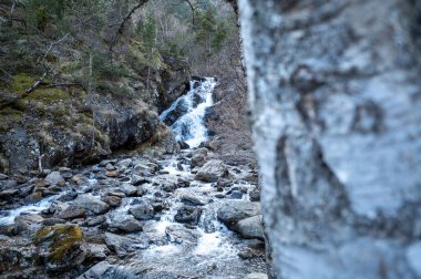 Arinsal, La Massana, Andorra 'daki Comapedrosa Doğal Parkı' nda Şelale.