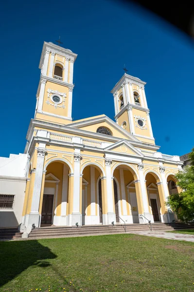 乌拉圭米纳斯州 2023年4月27日 阳光灿烂的一天 位于乌拉圭拉瓦列亚省首府米纳斯市的圣母升天教堂 — 图库照片