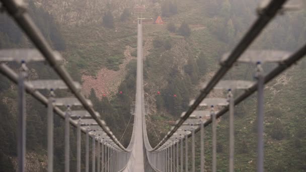 Nejdelší Tibetský Most Evropě 600 Metrů Dlouhý 200 Metrů Vysoký — Stock video
