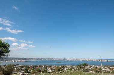 2023 yılında Cerro Kalesi 'nden Uruguay' ın başkenti Montevideo şehrinin manzarası.