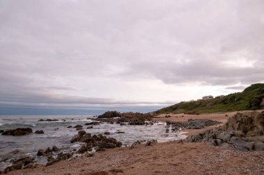 Uruguay 'ın La Pedrera kentindeki Playa del Desplayado' da gün batımı.