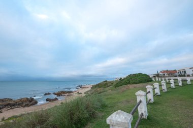 Uruguay 'ın La Pedrera kentindeki Playa del Desplayado' da gün doğumu.