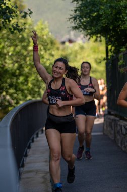 Canillo, Andorra. 8 Temmuz 2023. Andorra 'da düzenlenen 2023 Olimpos Yarışı engelli yarış müsabakasına yarışmacılar katılmaktadır. Canillo, Andorra, 7 Temmuz 2023.
