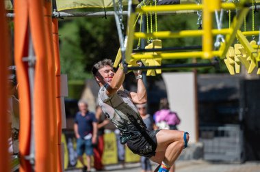 Canillo, Andorra. 8 Temmuz 2023. Andorra 'da düzenlenen 2023 Olimpos Yarışı engelli yarış müsabakasına yarışmacılar katılmaktadır. Canillo, Andorra, 7 Temmuz 2023.