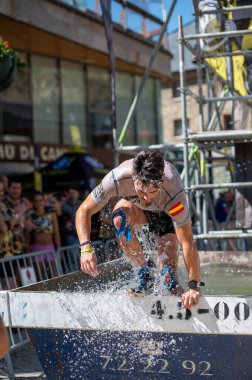 Canillo, Andorra. 8 Temmuz 2023. Andorra 'da düzenlenen 2023 Olimpos Yarışı engelli yarış müsabakasına yarışmacılar katılmaktadır. Canillo, Andorra, 7 Temmuz 2023.