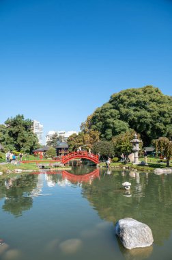 Buenos Aires, Arjantin: 13 Mayıs 2023 'te Arjantin' in başkenti Buenos Aires 'in Japon bahçesinde güneşli bir gün.