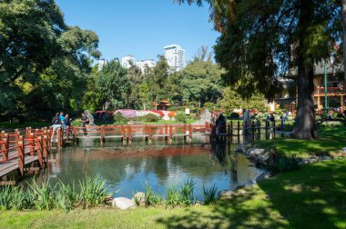 Buenos Aires, Arjantin: 13 Mayıs 2023 'te Arjantin' in başkenti Buenos Aires 'in Japon bahçesinde güneşli bir gün.