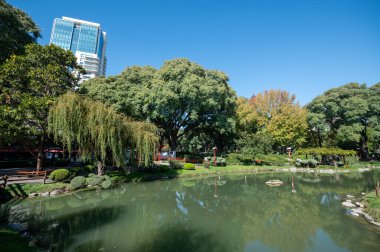 Buenos Aires, Arjantin: 13 Mayıs 2023 'te Arjantin' in başkenti Buenos Aires 'in Japon bahçesinde güneşli bir gün.