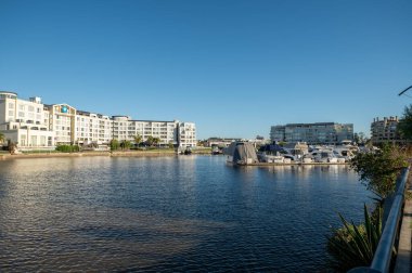 Buenos Aires, Arjantin: 23 Mayıs 2023: 2023 'te Arjantin' in Buenos Aires kentinde yer alan Nordelta 'nın özel bir mahallesinin manzarası.