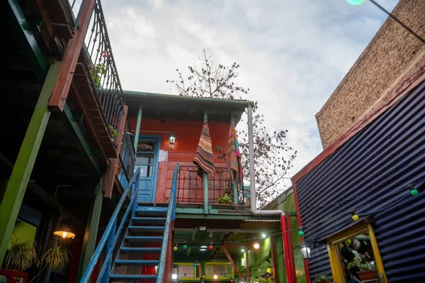 Buenos Aires, Arjantin: 29 Mayıs 2023: Paseo del Barrio de La Boca, Buenos Aires Başkenti Caminito.