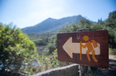 Jujuy, Arjantin 'deki Potrero de Yala İl Parkı' ndaki Göller Yolu 'nun işareti..