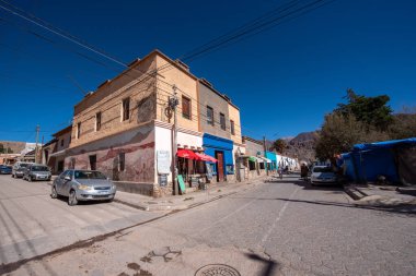 Tilcara, Arjantin: 8 Haziran 2023: Arjantin 'in Jujuy ilindeki Tilcara kenti sokakları.