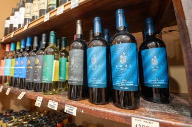 Purmamarca, Arjantin: 9 Haziran 2023: 2023 yılında Arjantin 'in Jujuy ilindeki Purmamarca kentinde sanatsal ürünler.