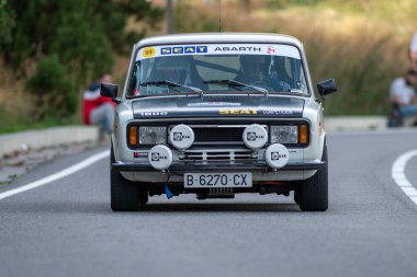 Canillo, Andorra: 16 Eylül 2023: 2023 'te Andorra Prensliğinde klasik araba yarışı