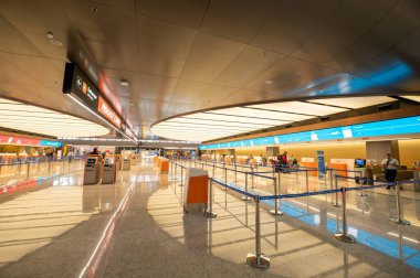 Buenos Aires, Arjantin: 13 Haziran 2023 'te Arjantin' in başkenti Ezeiza Uluslararası Havalimanı 'nın (Ministro Pistarini) A terminalindeki ana yolcu salonu.