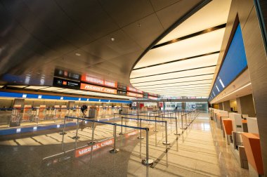 Buenos Aires, Arjantin: 13 Haziran 2023 'te Arjantin' in başkenti Ezeiza Uluslararası Havalimanı 'nın (Ministro Pistarini) A terminalindeki ana yolcu salonu.
