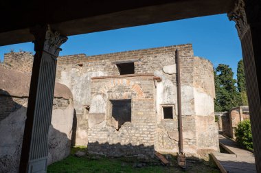 Pompeii, İtalya: 16 Kasım 2023: Antik Pompeii 'deki Antik evler (UNESCO Dünya Mirası Alanı). Kasım 2023 'te.