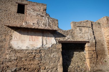 Pompeii, İtalya: 16 Kasım 2023: Antik Pompeii 'deki Antik evler (UNESCO Dünya Mirası Alanı). Kasım 2023 'te.