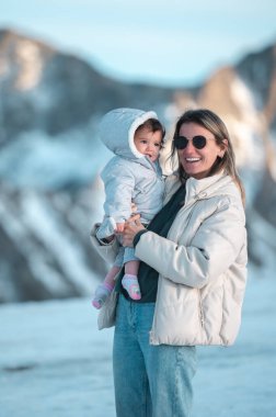 11 aylık bir bebeğin portresi anneni dağlarda parçalıyor..