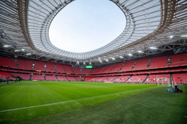 Bilbao, İspanya: 23 Mart 2024: Bilbao 'daki Estadio San Mams' in dışında Euskadi ve Uruguay arasında oynanan Uluslararası Dostluk karşılaşması öncesinde 23 Mart 2024 tarihinde İspanya 'nın Bilbao kentinde görüldü..