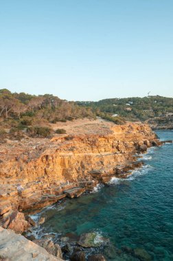 2024 yazında Punta Galera 'da, İbiza adasının kuzeyinde günbatımı.