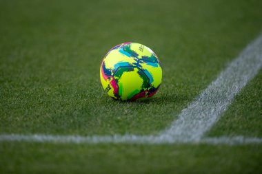Andorra La Vella, Andorra: 9 Temmuz 2024: UEFA Şampiyonlar Ligi elemelerinin birinci safhası sırasında Joma Resmi Balosu 2024 - 2025 UD Santa Coloma ve Ballkani KOS maçı arasında 9 Temmuz 2024 tarihinde Estadi Nacional d Andorra.