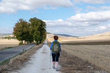 Castrojeriz, İspanya: 17 Eylül 2024: 2024 'te Castrojeriz şehrine hacılar geliyor..