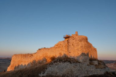 13. yüzyılda Castrojeriz belediyesinde inşa edilen ortaçağ Castrojeriz şatosunun panoraması, Ekim 2024 'te Burgos' ta inşa edilmiştir.