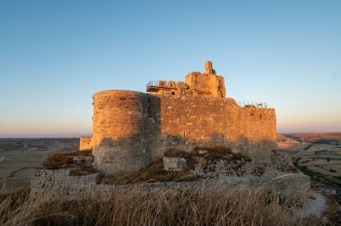 13. yüzyılda Castrojeriz belediyesinde inşa edilen ortaçağ Castrojeriz şatosunun panoraması, Ekim 2024 'te Burgos' ta inşa edilmiştir.