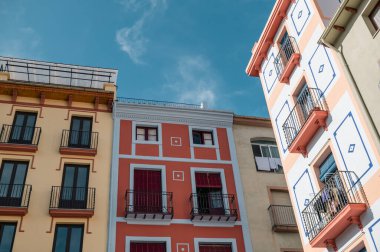 Olot, İspanya 30 Ekim: Plaza Major, Ekim 2024 'te eski Olot, Katalonya' nın ana meydanı.