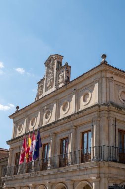 Leon şehrindeki Gaud Casa Botines Müzesi, 2024 yılında İspanya 'da St. James' in Fransız Yolu üzerinde bir geçit..