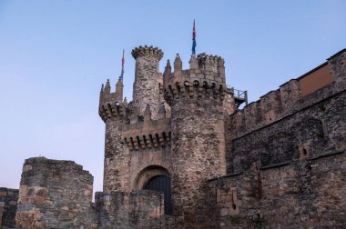Tapınak Şatosu Panorama, Ponferrada Şatosu