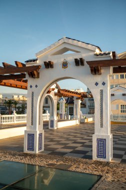 İspanya 'nın Benidorm kentindeki Akdeniz' in balkonunda.