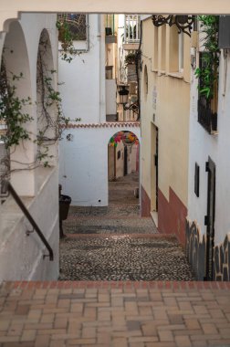 Benidorm, İspanya: 2024 Novemeber 19: 2024 yılında İspanya 'nın Alicante kentinde Benidorm kentinde bulunan bir morinid' de panorama