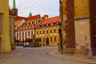 Eski kasabadaki renkli eski evler, Wroclaw, Polonya