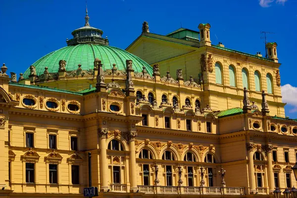 Polonya, Krakow 'da güzel bir kale manzarası