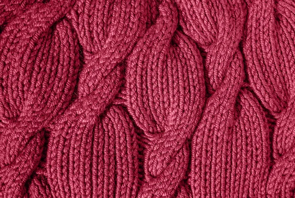 一件温暖的针织毛衣的质地 漂亮的手工针织重复图案 展示2023年的色彩 Viva Magenta — 图库照片