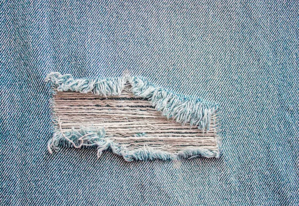 Textura Calça Azul Claro Com Buraco Fios Denim Azul Jeans — Fotografia de Stock